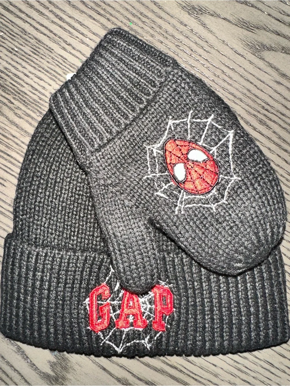 GAP Kids Marvel Spiderman Black Red Knit Beanie and Mittens Set  - NWT